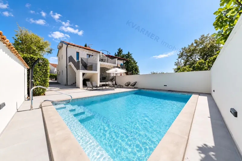 Malinska - dvojna kuća s bazenom i 2 apartmana