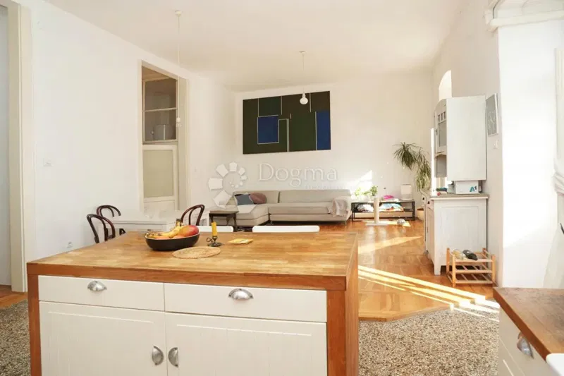 Beautiful apartment near the market with a terrace – 2