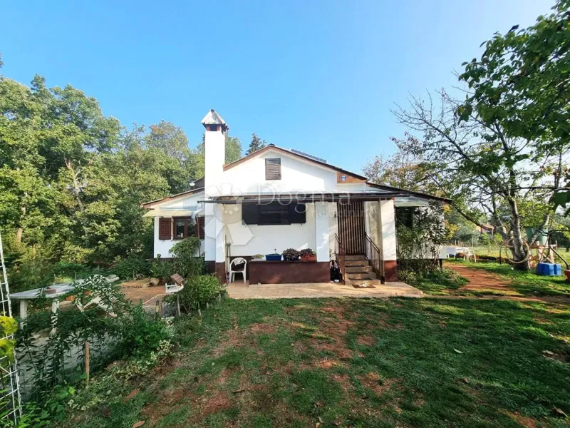 Loborika – kuća i 1.227 m² građevinskog zemljišta