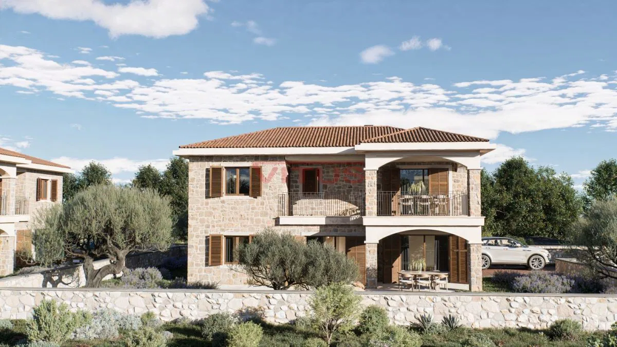 Samostojeća kamena kuća sa bazenom (k1106)