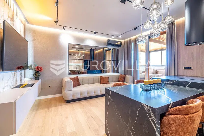 Velika Gorica, luksuzan trosoban stan s garažnim parkirnim mjestom, 91 m²