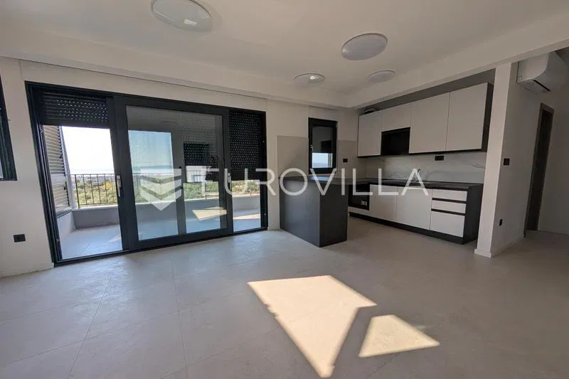 Kaštel Stari, poslovni prostor, ured 86 m² s terasom i 2 parking mjesta