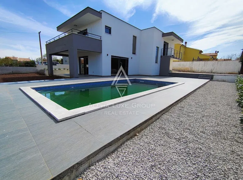 Istrien, Labin : Moderne Villa mit Pool