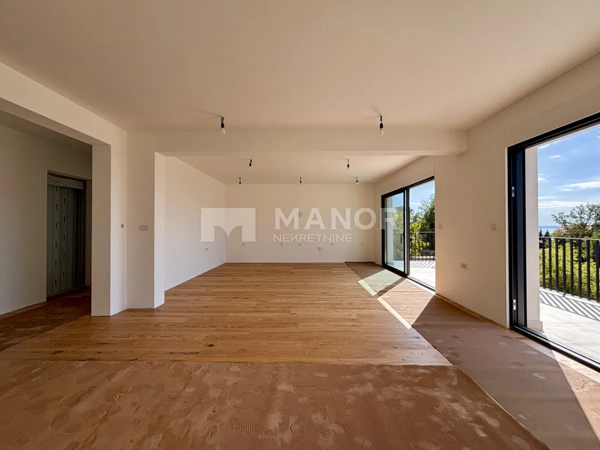 MATULJI - Penthouse, 3S+DB s velikom terasom, pogledom na more i 3 parkirna mjesta