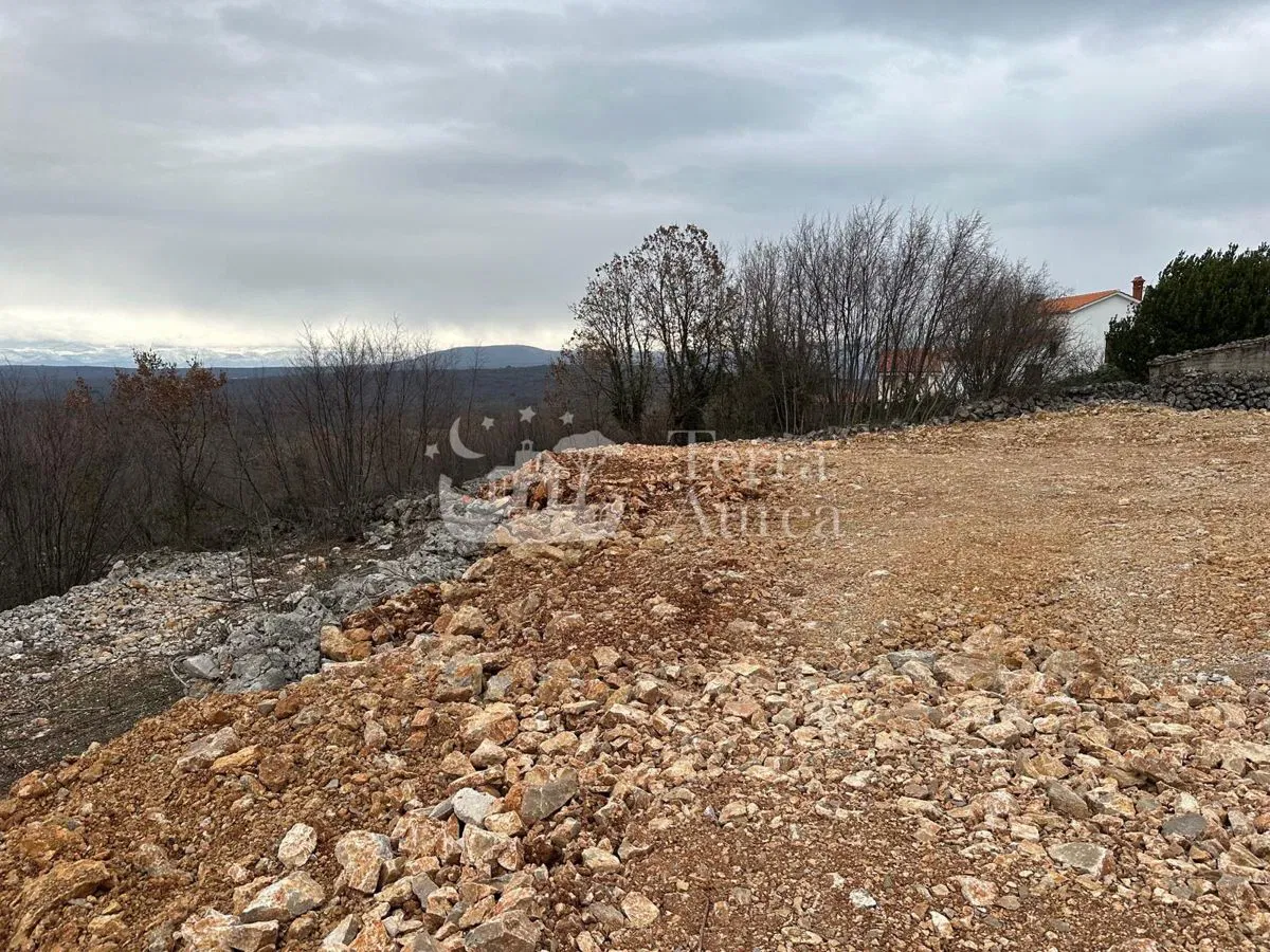 Prostrano građevinsko zemljište na mirnoj lokaciji, Vrh, otok Krk