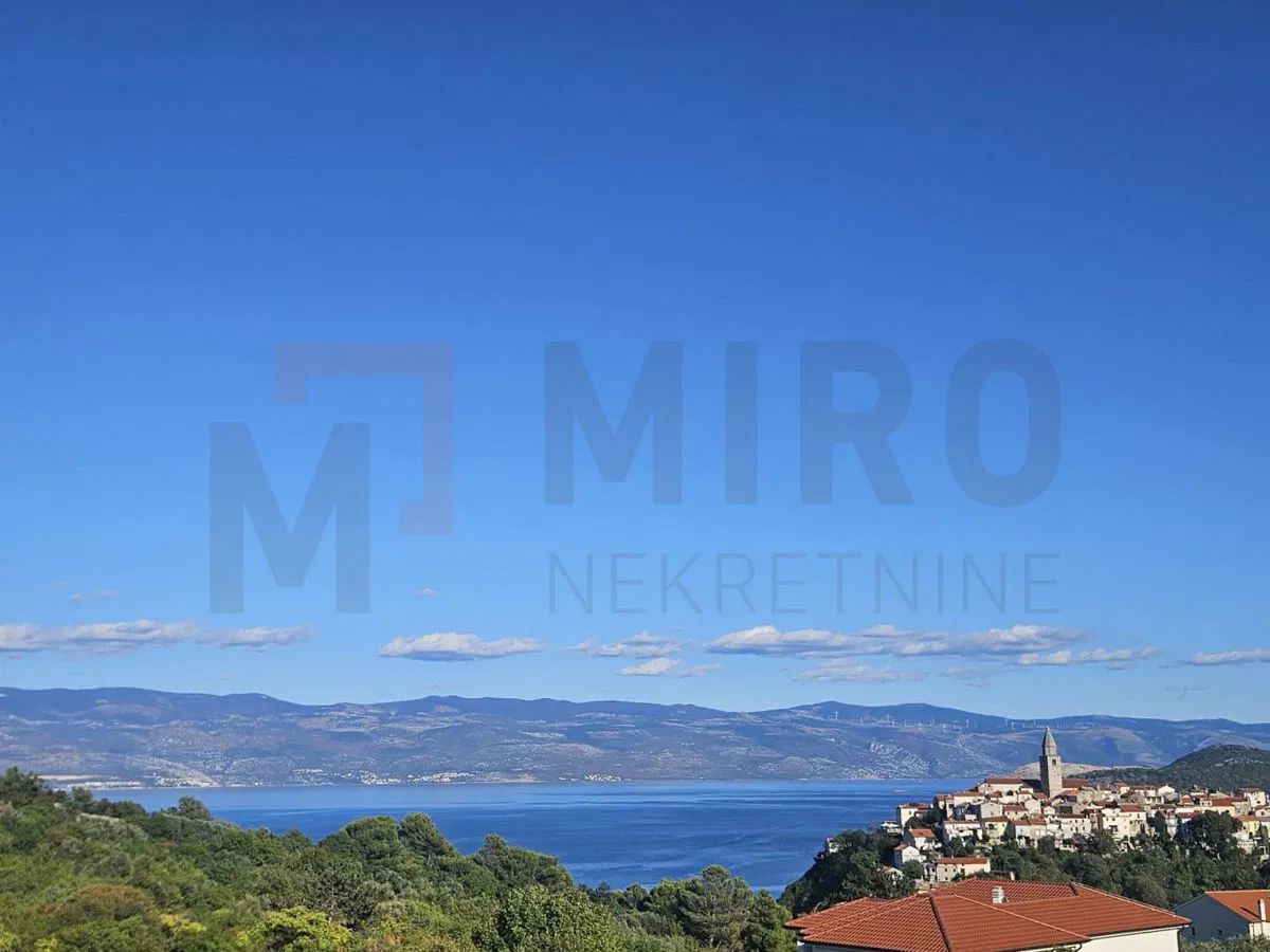 Vrbnik, apartman na prvom katu s pogledom PRILIKA
