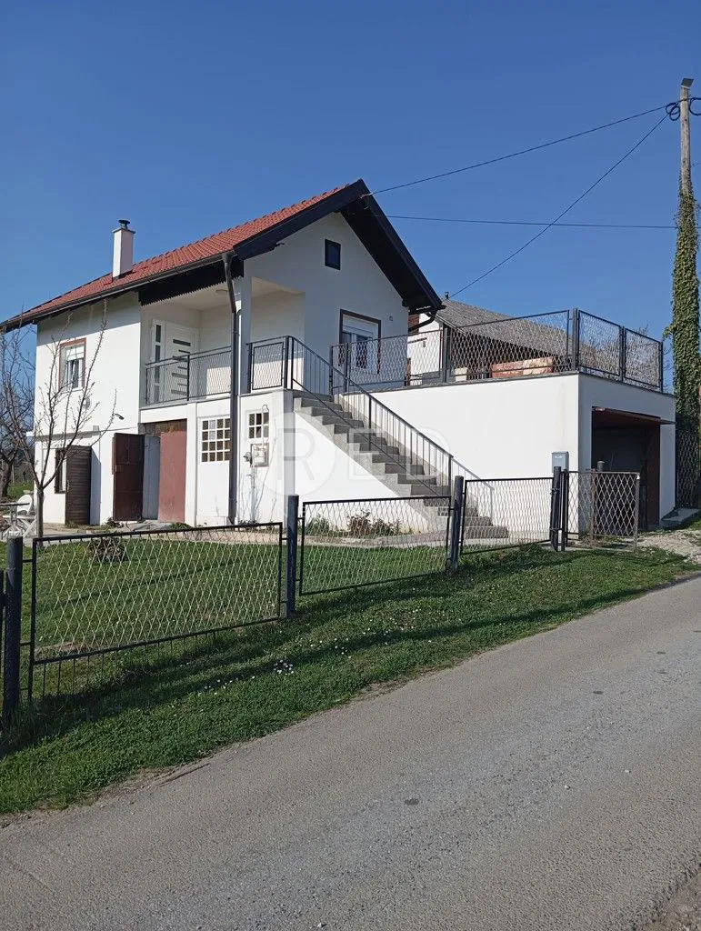 POPOVAČA KUĆA 77m2+ GARAČA + VELIKA OKUĆNICA