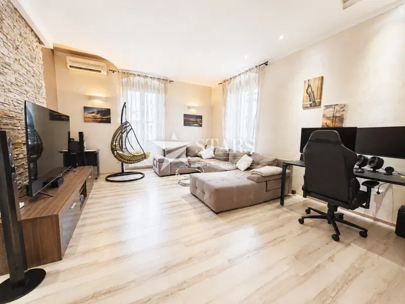 Rijeka – Drei-Zimmer-Wohnung im Stadtzentrum mit Parkplatz