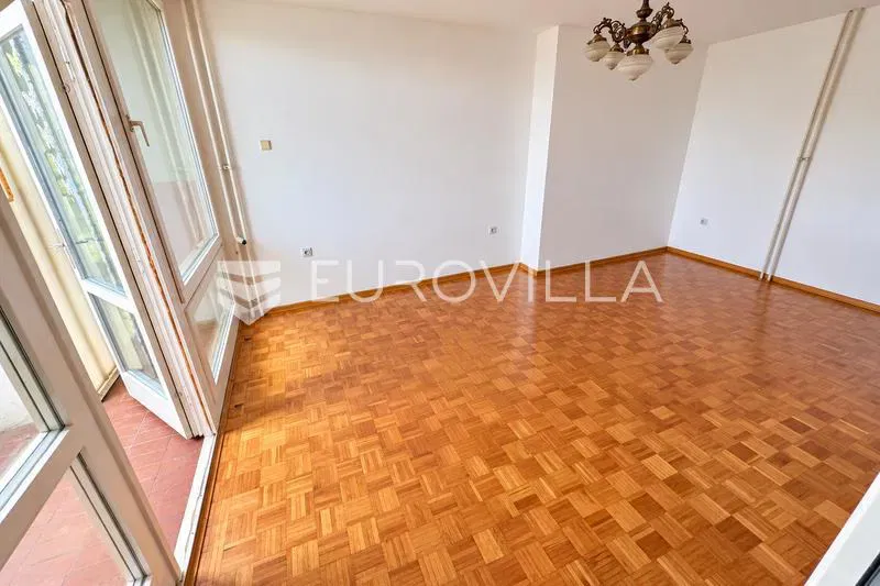 Rijeka, classic three-room apartment, 63 m², sea and Učka views – 3