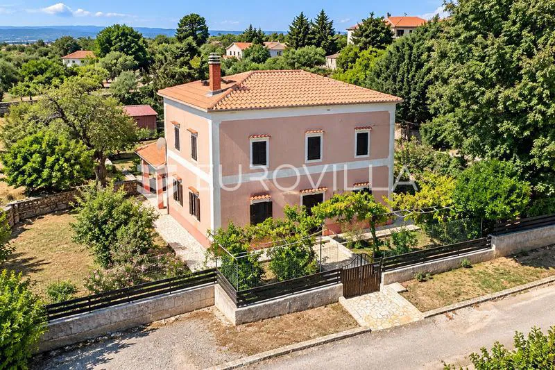 Otok Cres, Punta Križa, kuća 280 m² za adaptaciju na prostranoj okućnici od 3.150 m²