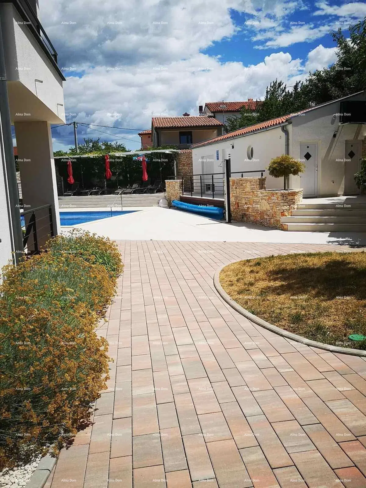 PEROJ – LIJEPO UREĐEN APARTMAN SA ZAJEDNIČKIM BAZENOM