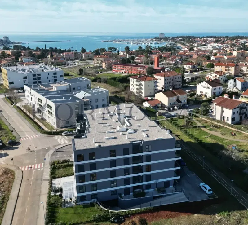 Namješten stan s balkonom u Umagu