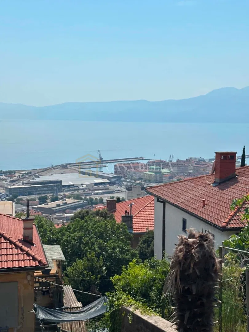 Rijeka, Trsat, 47 m2, EKSKLUZIVNA PRODAJA, dvoetažni stan, terasa, vrt i dvije konobe, Rijetkost na tržištu!