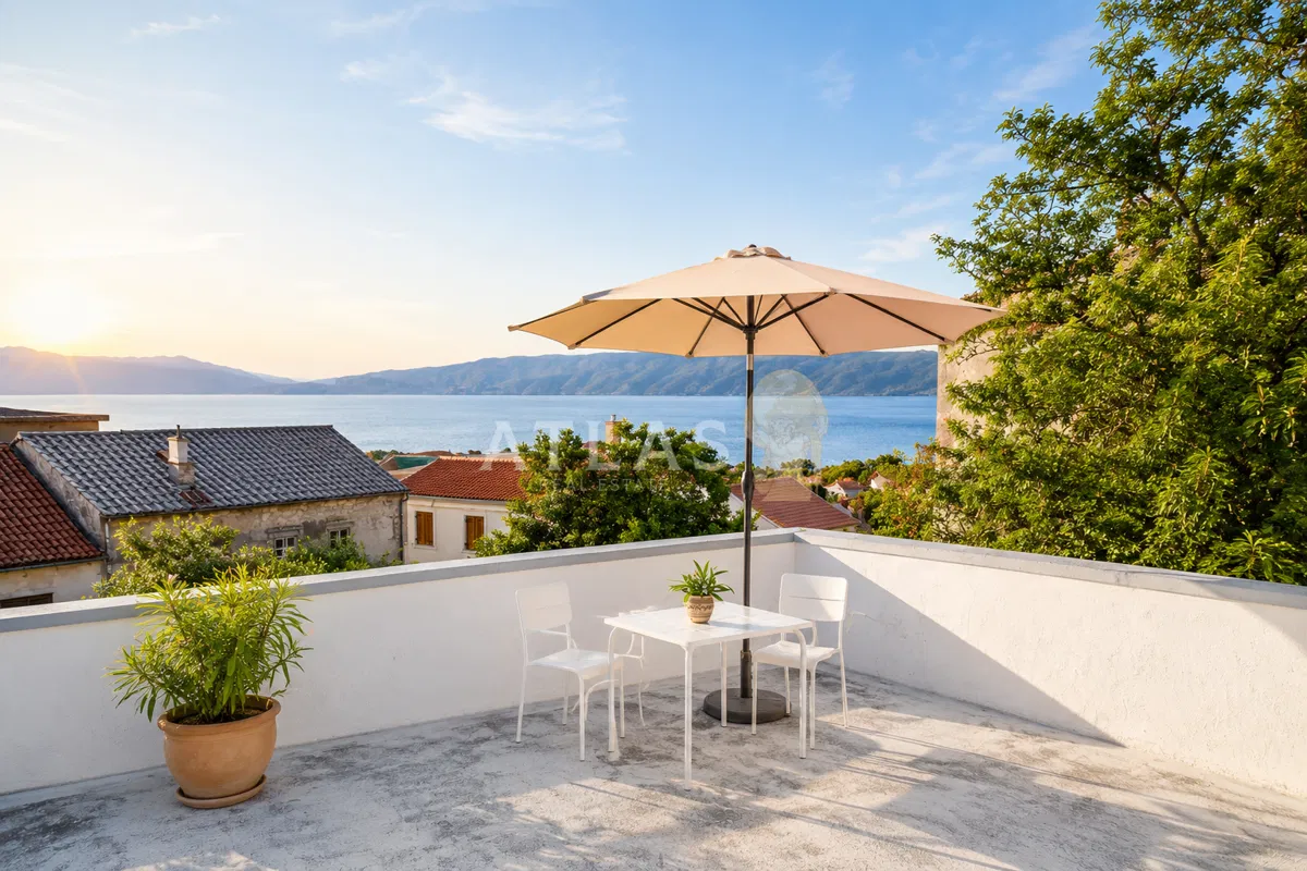 NOVI VINODOLSKI | KAMENA KUĆA U SRCU GRADA, 140 M OD MORA