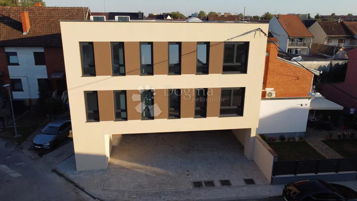 Osijek, Retfala | Moderan 4-sobni stan s dvorištem