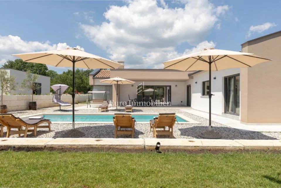 Labin – Villa moderna con piscina e ampio giardino
