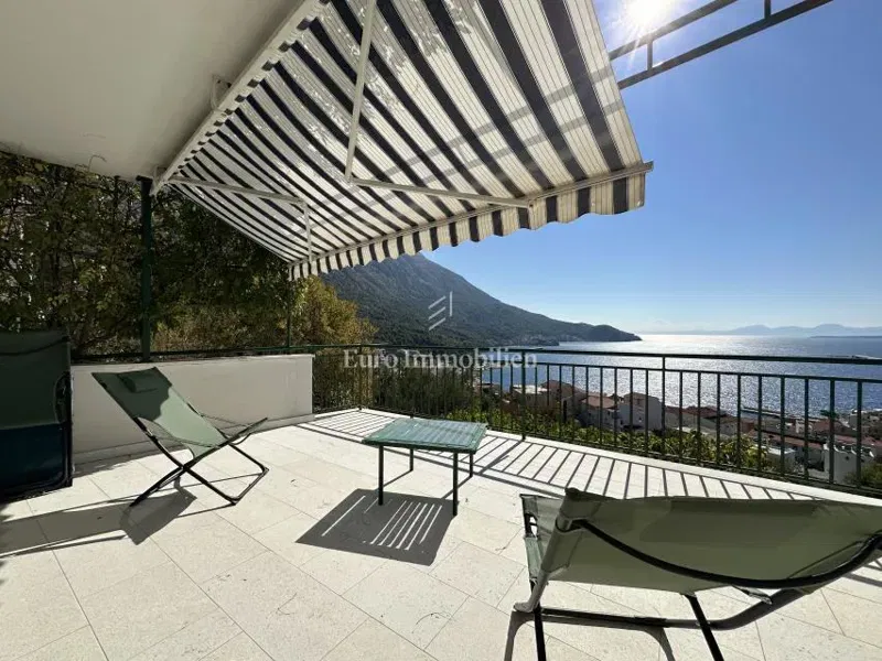 Namještena kuća s panoramskim pogledom na more