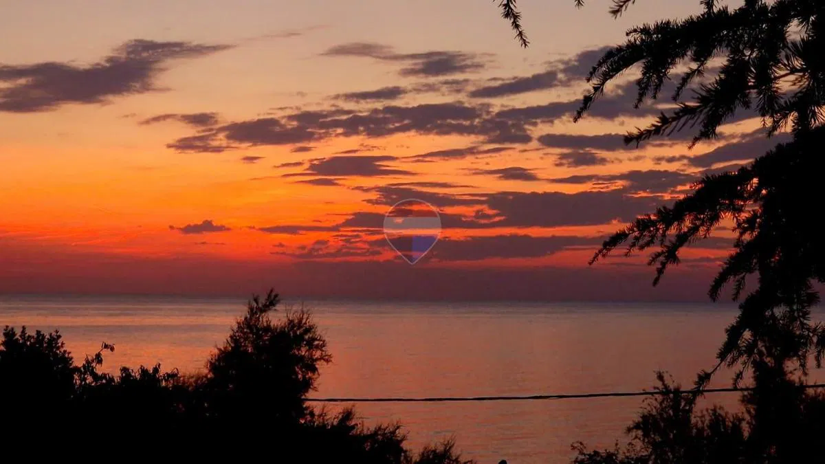 Istra,Umag,Lovrečica-Pogled na more,vrt,garaža,plaža na 30 m