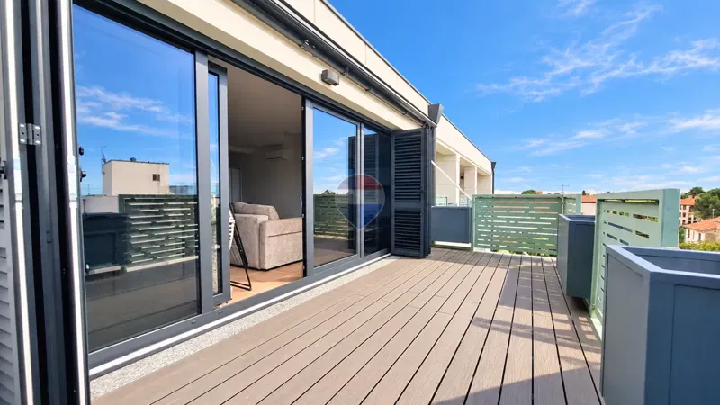 NOVIGRAD, ISTRA – Stan 85 m² na odličnoj lokaciji, 500 m od mora