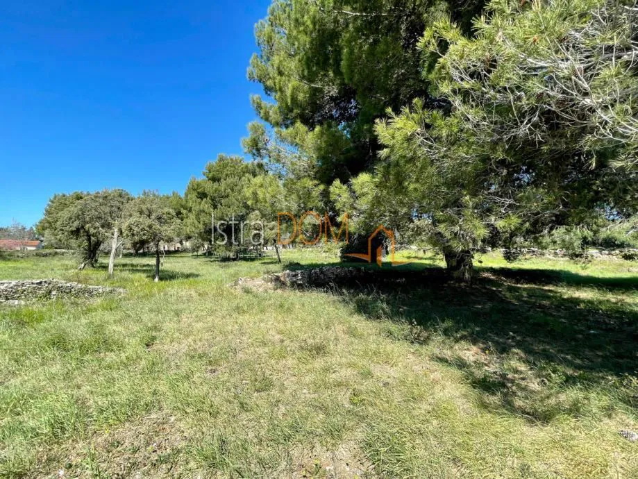 * MEDULIN – VELIKO GRAĐEVINSKO ZEMLJIŠTE 2.872 m² *