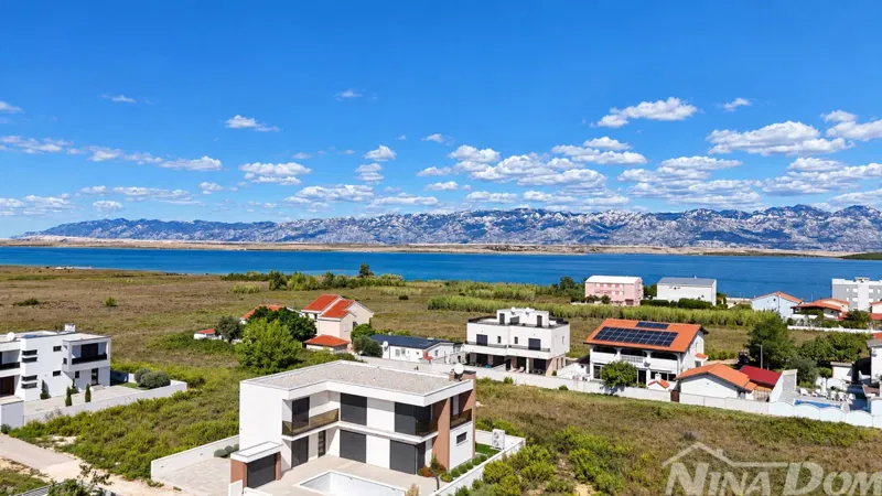 Privlaka-luksuzna kuća s bazenom i pogledom na more, 200 m od plaže