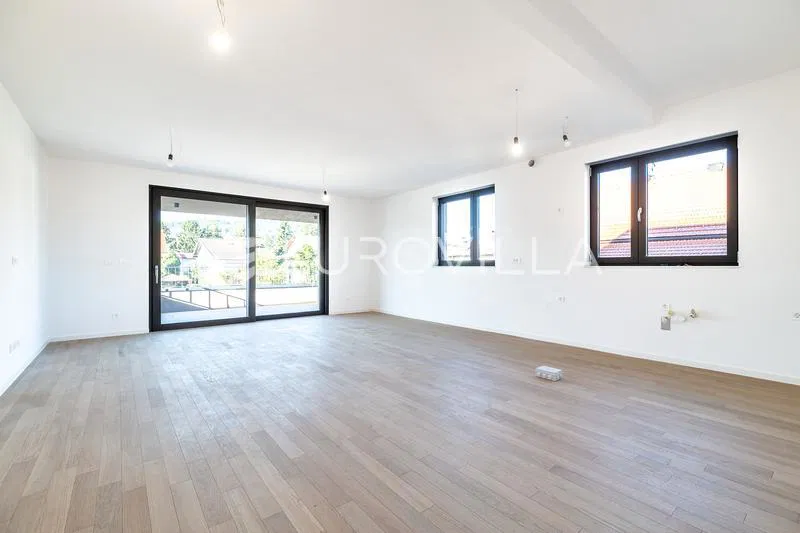 Samobor, Centar, vrhunska novogradnja, četverosoban stan 100 m², balkon, 2 Garažna parkirna mjesta