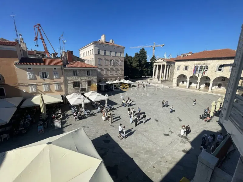 Ekskluzivno - Stan na pulskom Forumu 145m2 sa velikom krovnom terasom