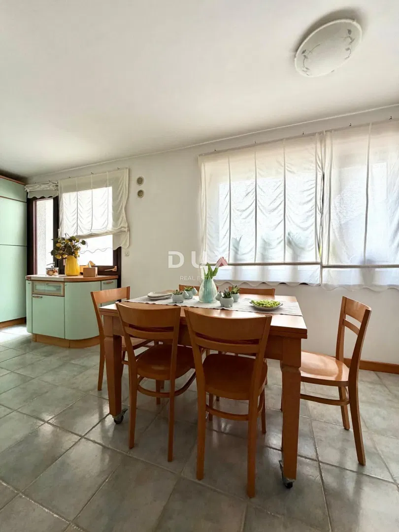 Biograd na Moru, Központ, háromszobás apartman, 79 m²