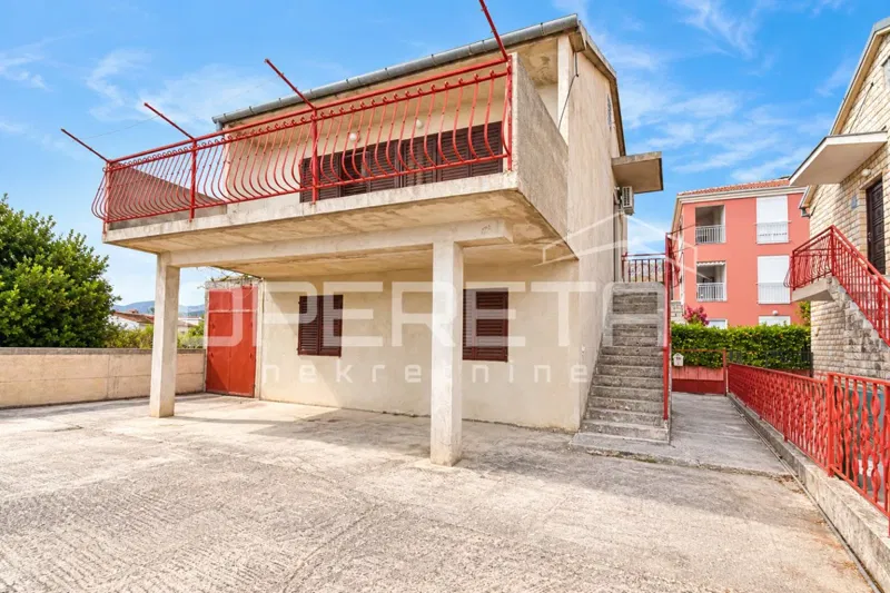 PODSTRANA | KUĆA 157 m² | POGLED NA MORE | BLIZINA PLAŽE