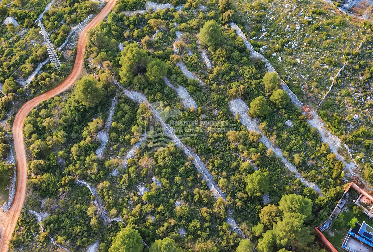 Primošten – Exklusives Grundstück mit 7.731 m² und Luxusvillenprojekt