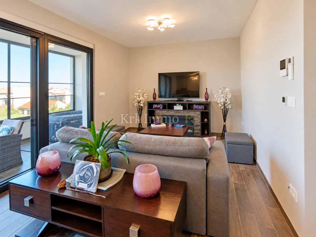 Malinska – apartman s velikom terasom i pogledom na more