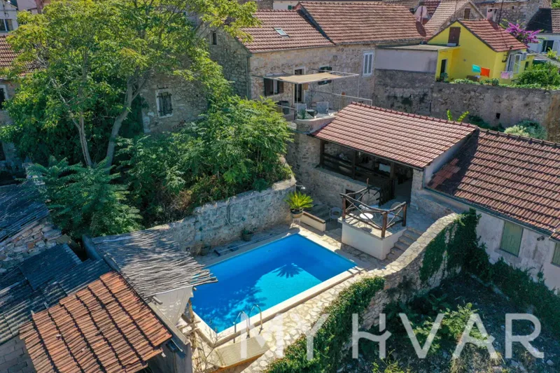 Obnovljena dalmatinska kuća s bazenom