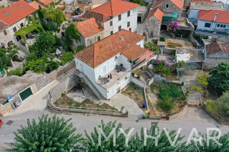 Kuća na prodaju u Starom Gradu