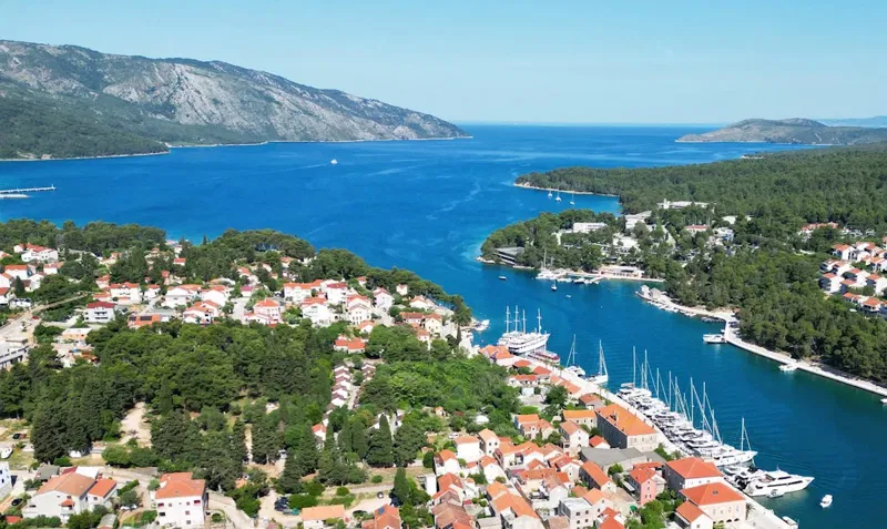 Hvar, Stari Grad - građevinsko zemljište 430 m2 na mirnoj lokaciji