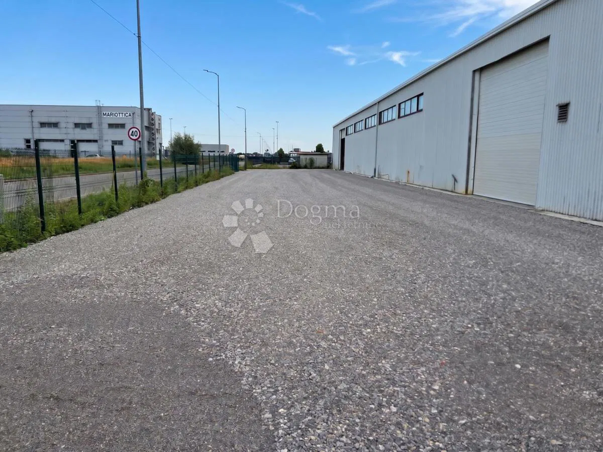 Poslovni prostor Pisarovina, 1.250m2