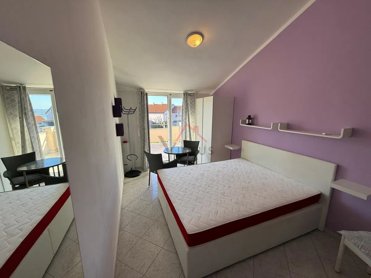 CRIKVENICA - Uređena garsonijera, 30 m2