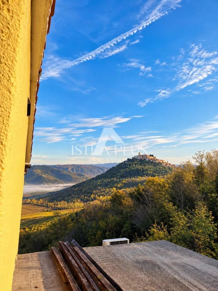 Istra,Motovun - Kuća s prekrasnim pogledom i velikom okućnicom !!