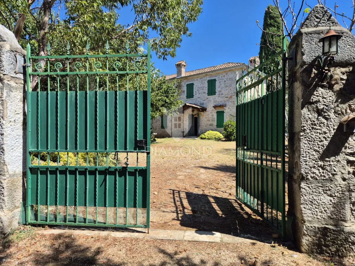 Parenzo, autentica villa antica a pochi passi dal mare.