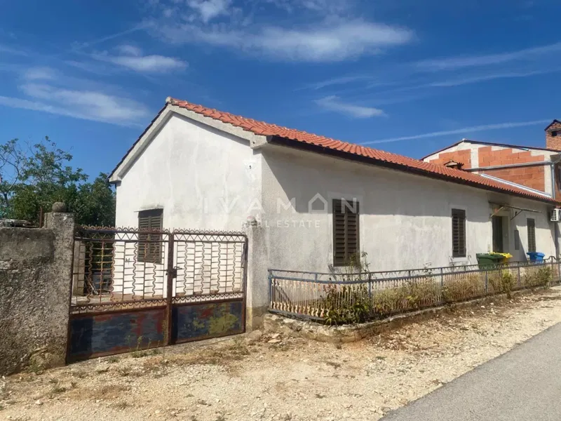 Prizemna kuća s tri spavaće sobe