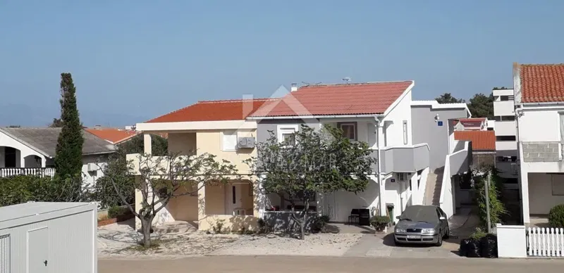 Apartmanska kuća, 500m do mora - Vir