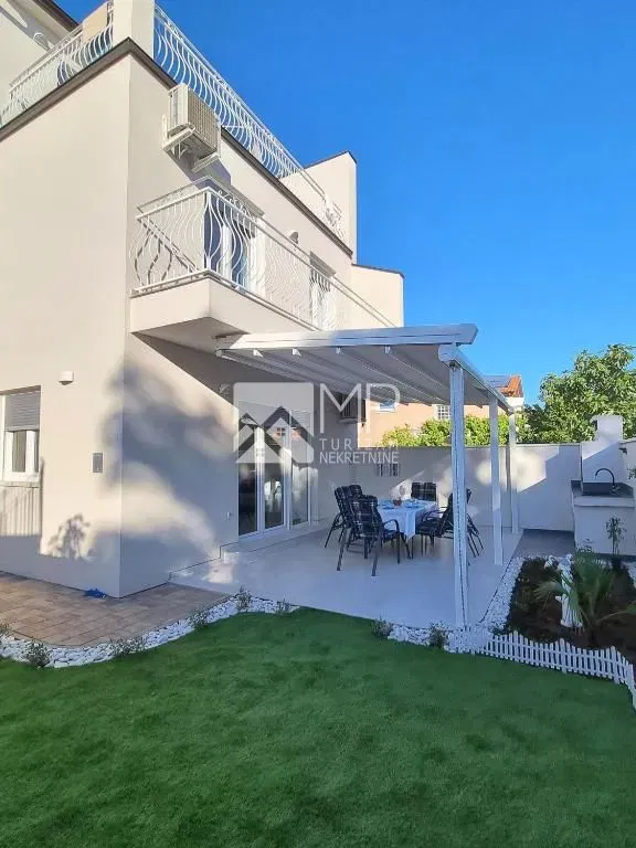 Moderna samostojeća kuća s otvorenim pogledom na more – Pošesi, Medulin