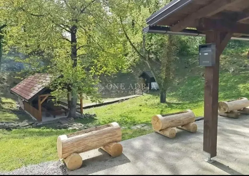 GRAĐEVINSKO ZEMLJIŠTE BLIZU OGULINA!