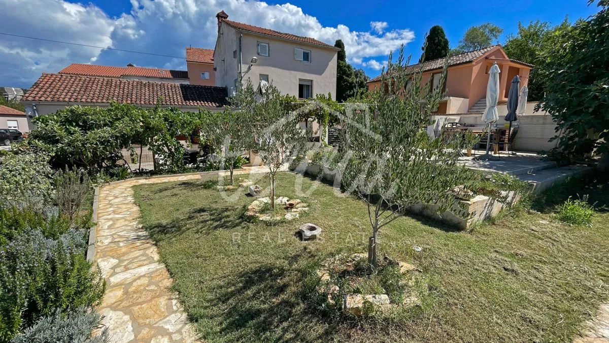 Lijepo mediteransko imanje sa 2 kuće 800m od mora,VINKURAN