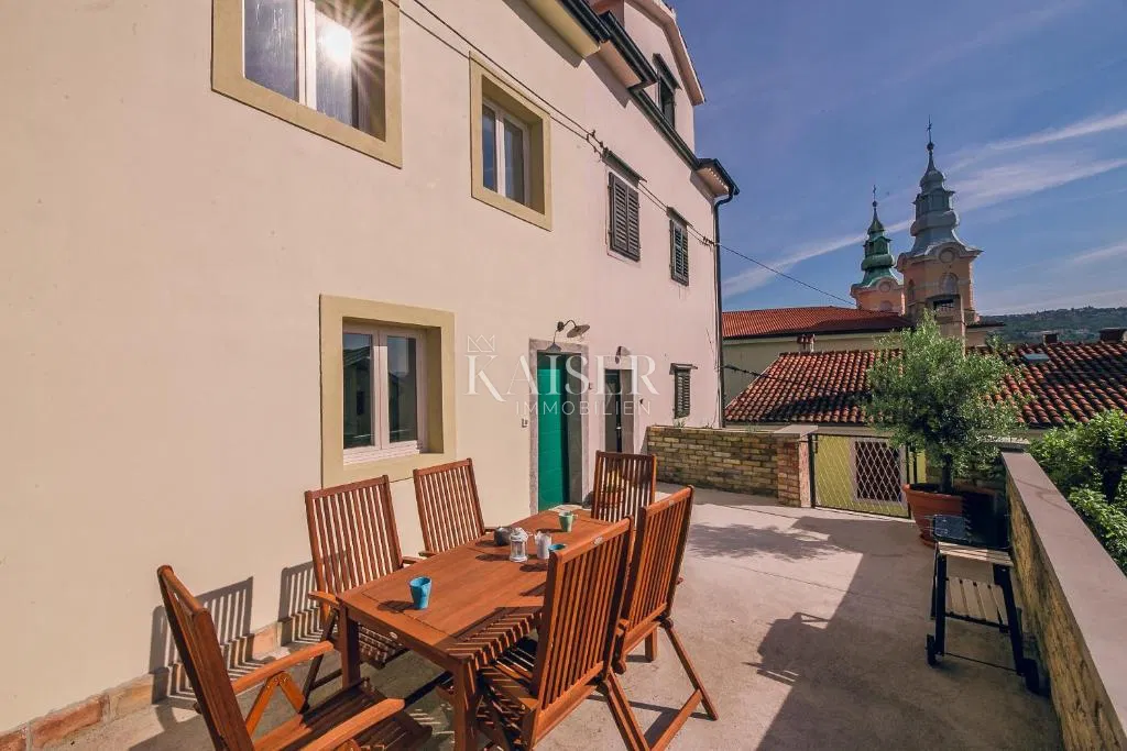 Volosko - šarmantna kamena kuća 123 m², 120 m od mora