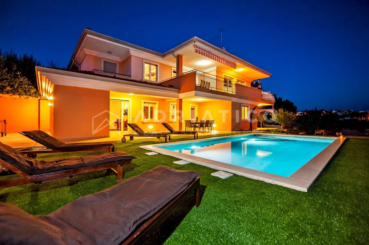 Rovinjsko Selo, impozantna villa s bazenom
