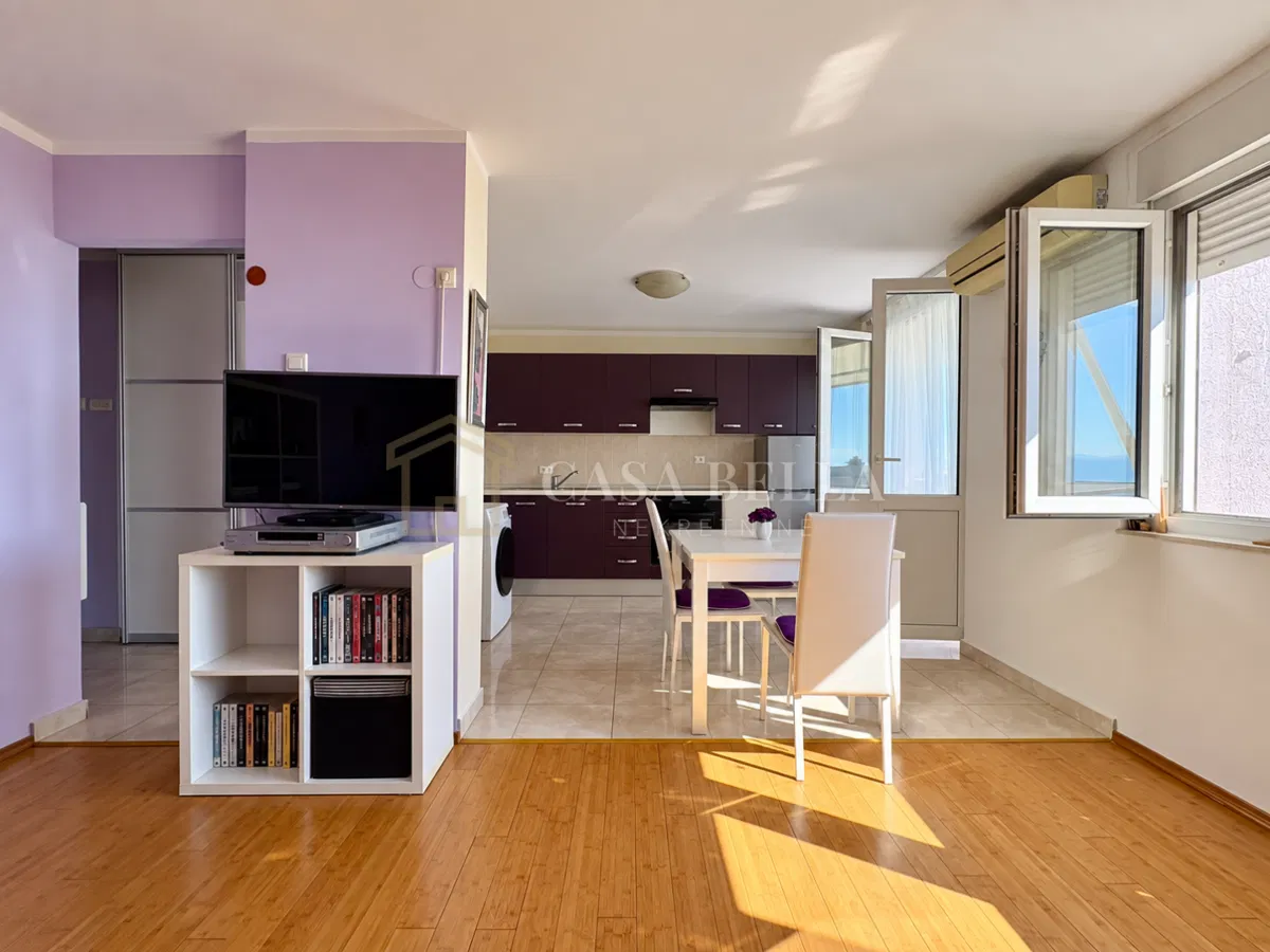 Turnić, 1S+DB, 52 m² s pogledom na more