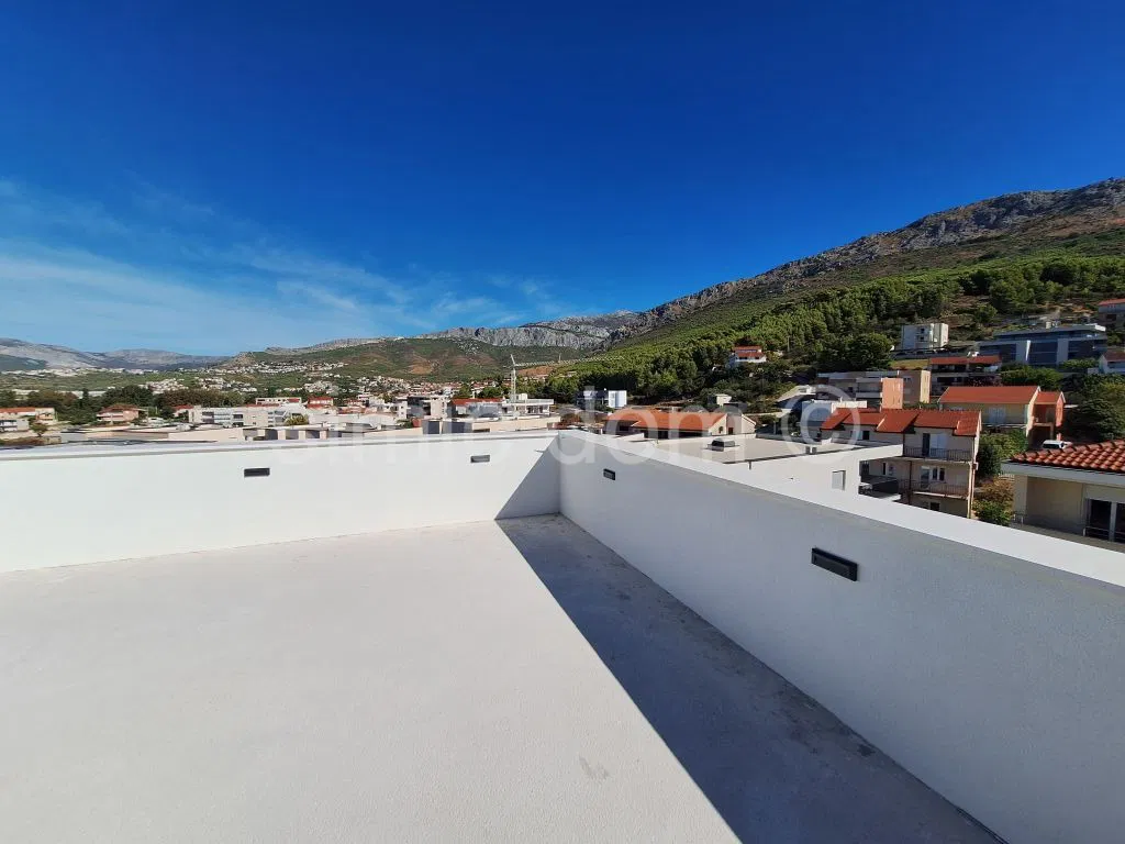 Penthouse s dva garažna mjesta, Podstrana