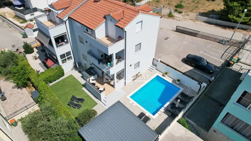 Two-bedroom apartment on the ground floor with private pool and garden, furnished - Vodice – 3