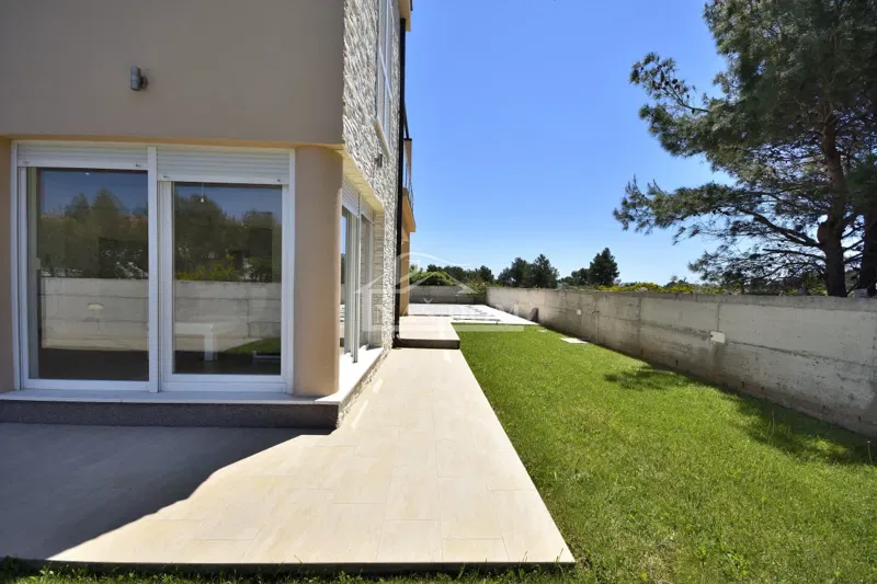 Srima, Vodice - House with 4 apartments and a swimming pool, 800 m from the beach – 3
