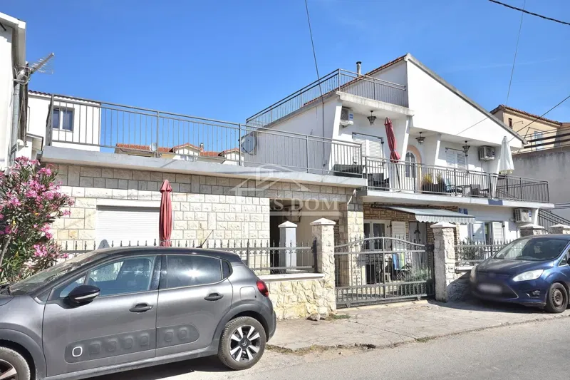 Vodice - house with 5 apartments 450m from the beach – 2
